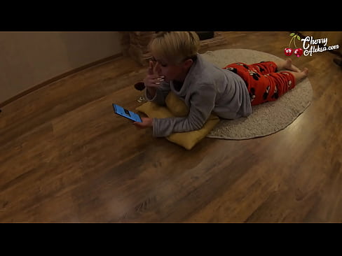 ❤️ Galna blondinen suger en enorm kuk och studsar på den - Analsex ️ Porno vk at sv.onetubes.top ❌